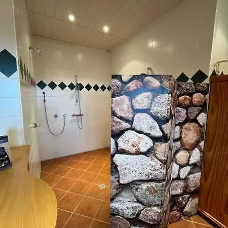 Naturparadies, Kleines Bauernhof-haeuschen