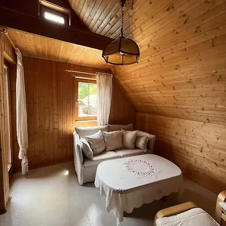 Naturparadies, Kleines Bauernhof-häuschen