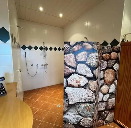 Naturparadies, Kleines Bauernhof-haeuschen