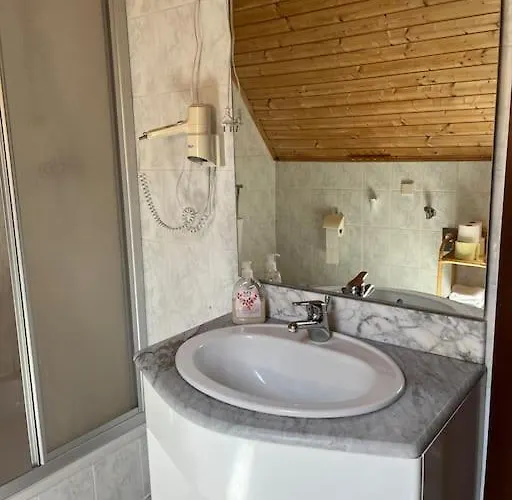 Naturparadies, Kleines Bauernhof-haeuschen *