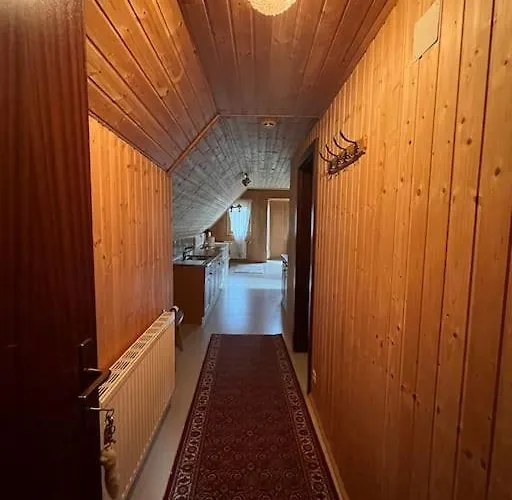 Naturparadies, Kleines Bauernhof-haeuschen *