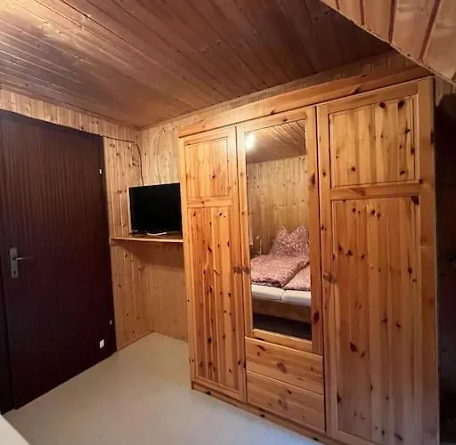 Naturparadies, Kleines Bauernhof-haeuschen