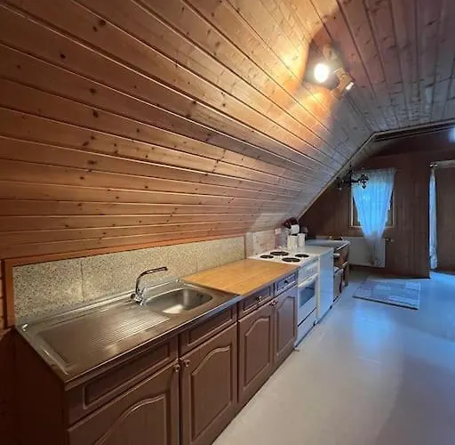 Naturparadies, Kleines Bauernhof-haeuschen *